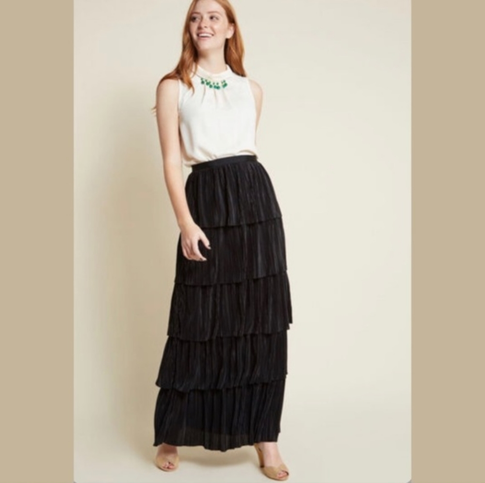 BB Dakota Tiered Black Skirt Size 6